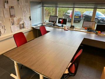 Instelbare Pinta Ah hoekbureau nieuw beschikbaar voor biedingen