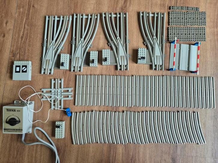 Lego rails, wissels, trafo, overweg etc tbv elektrisch trein, Kinderen en Baby's, Speelgoed | Duplo en Lego, Zo goed als nieuw