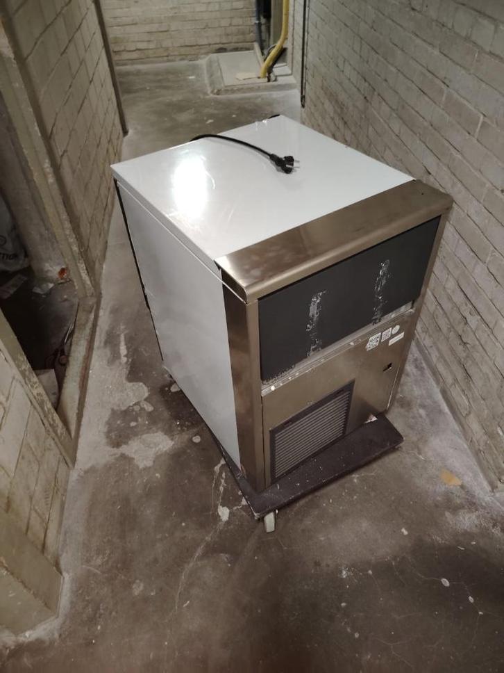 Brema CB416A / horeca ijsblokmachine bijna nieuw !!, Witgoed en Apparatuur, IJsmachines, Zo goed als nieuw, Zelfvriezend, Ophalen