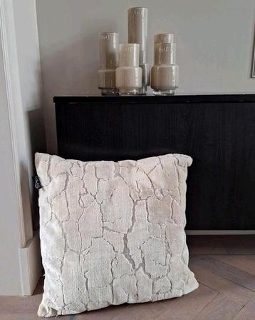 Prachtig beige kussen 1x Nieuw 45x45 cm Unique living  beschikbaar voor biedingen