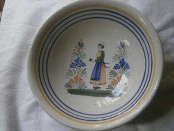 Mooi gemerkt Quimper schaaltje met klein chipje beschikbaar voor biedingen