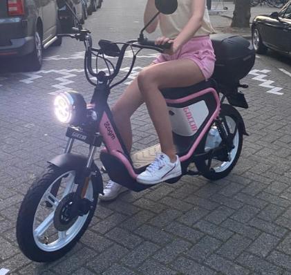 AGM Goccia GEV1000 Elektrische bromsnor ROZE, Fietsen en Brommers, Snorfietsen en Snorscooters, Gebruikt, Overige merken, Elektrisch
