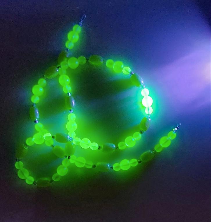 Uranium glas Ketting - Vintage Glow!, Antiek en Kunst, Antiek | Glas en Kristal, Ophalen of Verzenden