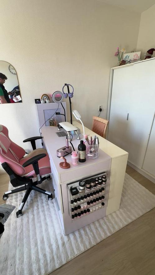 Nageltafel, Huis en Inrichting, Bureaus, Zo goed als nieuw, Ophalen