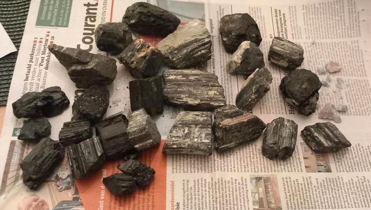 Edelstenen en mineralen Toermalijn en Blauwe Calciet., Verzamelen, Mineralen en Fossielen, Ophalen