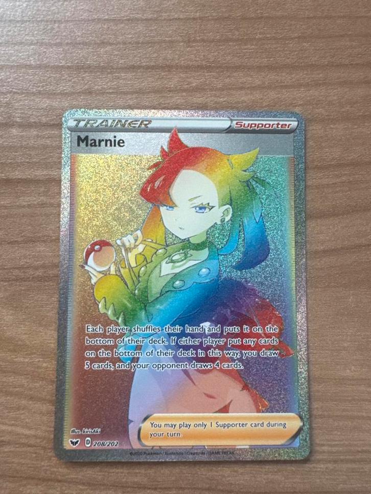 Pokemon Kaart: Marnie - Trainer Supporter, Hobby en Vrije tijd, Verzamelkaartspellen | Pokémon, Zo goed als nieuw, Ophalen of Verzenden