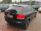 Audi A3 1.6 Ambition - Clima - Cruise, Voorwielaandrijving, Stof, Gebruikt, Zwart
