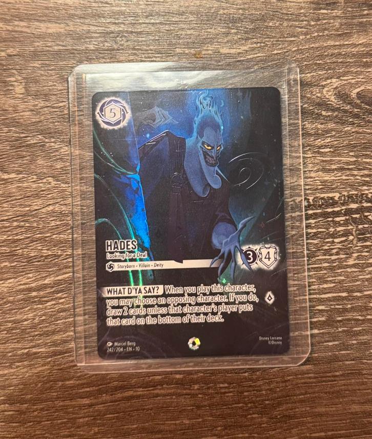 Disney Lorcana Iconic Hades “Looking for a Deal” 242/204, Hobby en Vrije tijd, Verzamelkaartspellen | Overige, Nieuw, Losse kaart