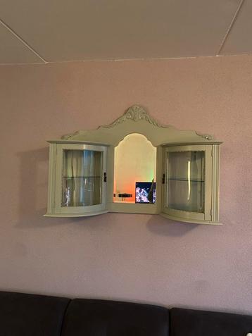 Antieke Wandkast met Spiegel beschikbaar voor biedingen