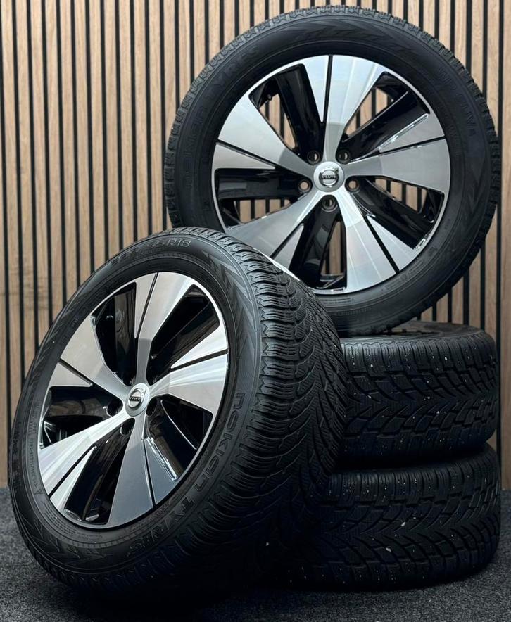 Originele 18 inch Volvo XC40 5x108 ET50.5 Nokian 235/55/18, Auto-onderdelen, Banden en Velgen, Banden en Velgen, Winterbanden