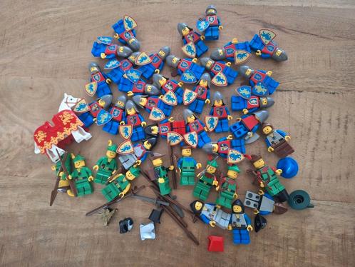 39 castle minifiguren + paard + wapens/armor, Kinderen en Baby's, Speelgoed | Duplo en Lego, Gebruikt, Lego, Losse stenen, Ophalen of Verzenden