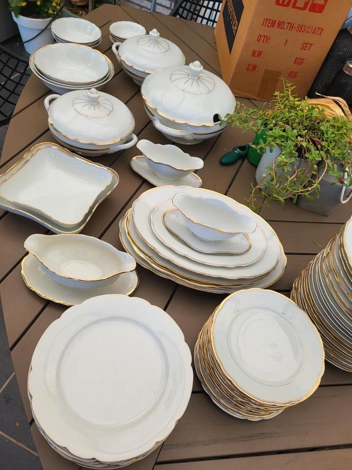 Antiek servies met gouden randje, Antiek en Kunst, Antiek | Servies compleet, Ophalen of Verzenden