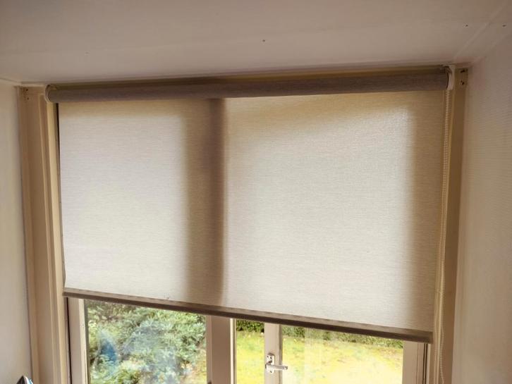 Le Noir & Blanc rolgordijnen, lichtdoorlatend, kleur zand, Huis en Inrichting, Stoffering | Gordijnen en Lamellen, Zo goed als nieuw