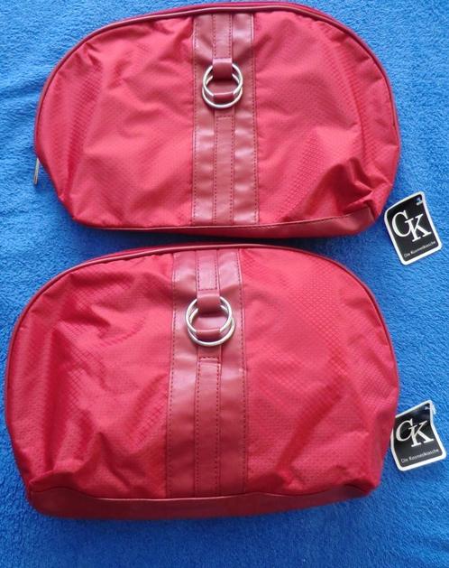 Clavin Klein Toilettas Rood nieuw. nog maar 2 stuks te koop., Sieraden, Tassen en Uiterlijk, Toilettassen, Nieuw, Heer of Dame