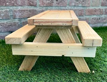 Voeder tafel voor kippen en vogels ruilen beschikbaar voor biedingen