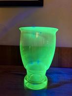 Vintage uranium groen glazen vaas, Antiek en Kunst, Ophalen of Verzenden