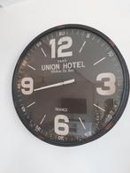 Klok Union Hotel, Huis en Inrichting, Woonaccessoires | Klokken, Analoog, Wandklok, Zo goed als nieuw, Ophalen