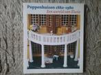 Poppenhuizen 1880-1980 - een wereld van illusie (2004; boek), Verzamelen, Poppenhuizen en Toebehoren, Ophalen of Verzenden, Zo goed als nieuw