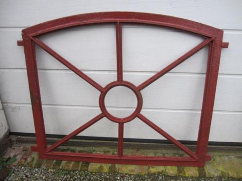 92 hoog x 109 breed Zwaar uitgevoerd ijzeren raam, Antiek en Kunst, Curiosa en Brocante, Ophalen