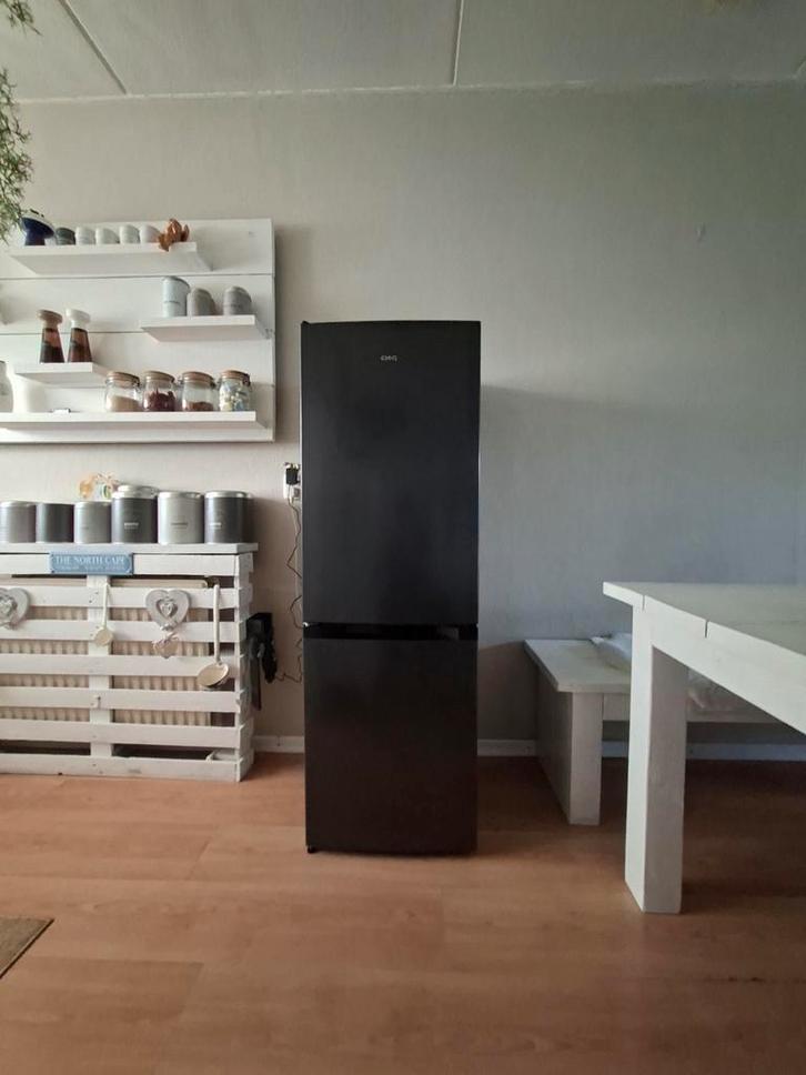 Gloednieuwe ChiQ CBM157LC koelkast zwart met 3 vrieslades, Witgoed en Apparatuur, Koelkasten en IJskasten, Nieuw, Met aparte vriezer