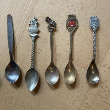 Collectie theelepeltjes beschikbaar voor biedingen