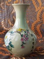 Mooie antieke Chinese celadon vaas met bloemen en vogels., Ophalen of Verzenden