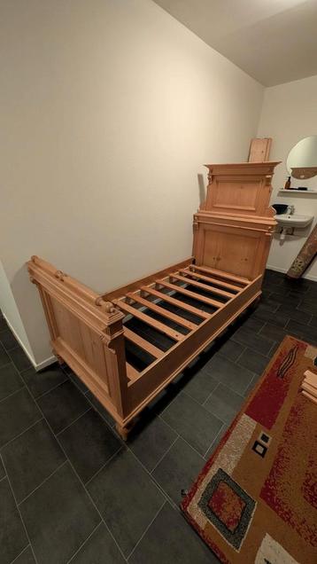 Anthiek bed  - 187 l x 85 b beschikbaar voor biedingen