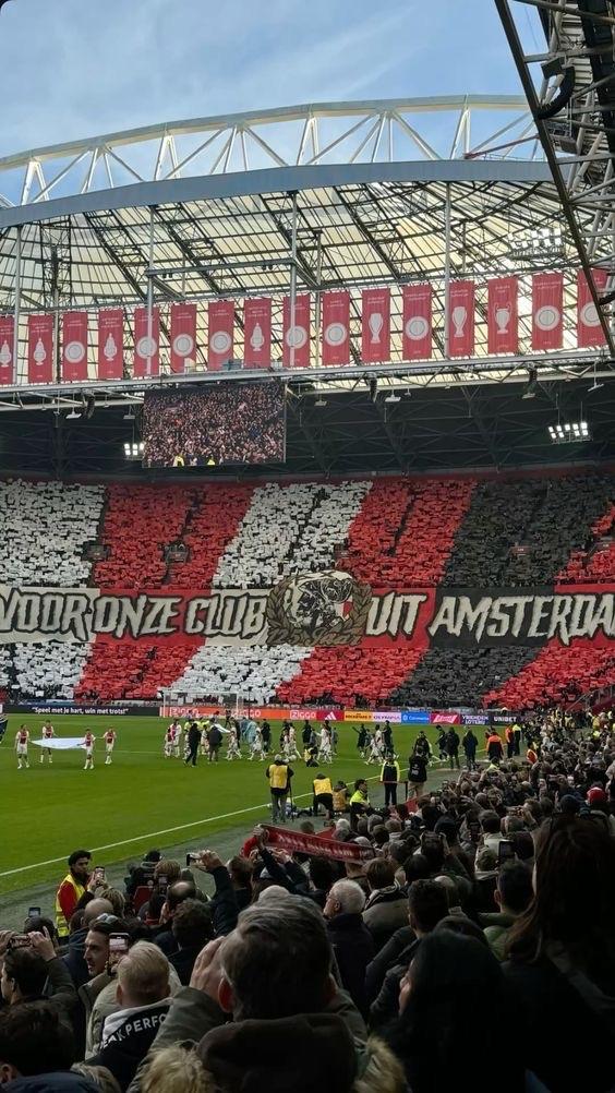 AJAX kaarten GEZOCHT!, Tickets en Kaartjes, Sport | Voetbal, Twee personen, Seizoenskaart