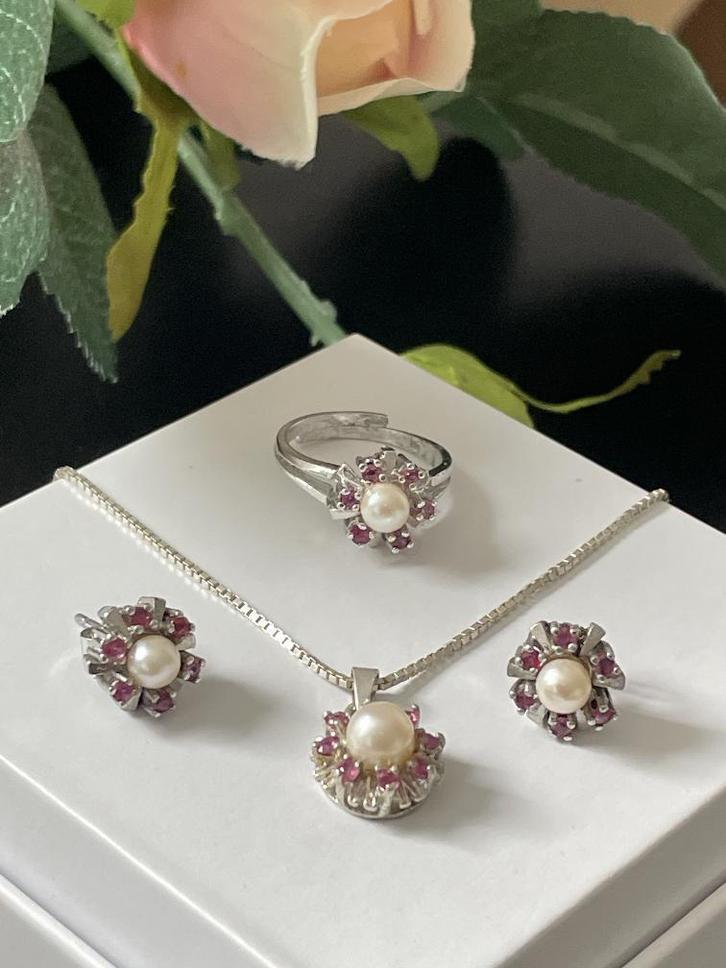 Prachtige zilveren vintageset met parels en robijnen, Sieraden, Tassen en Uiterlijk, Oorbellen, Zo goed als nieuw, Zilver, Ophalen of Verzenden