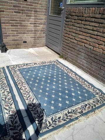 2 VLOERKLEDEN 1.60 x 1.20 beschikbaar voor biedingen