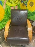 Gratis leren fauteuil met houten armleuningen - zsm af te ha, Huis en Inrichting, Fauteuils, Ophalen, Minder dan 50 cm, Gebruikt