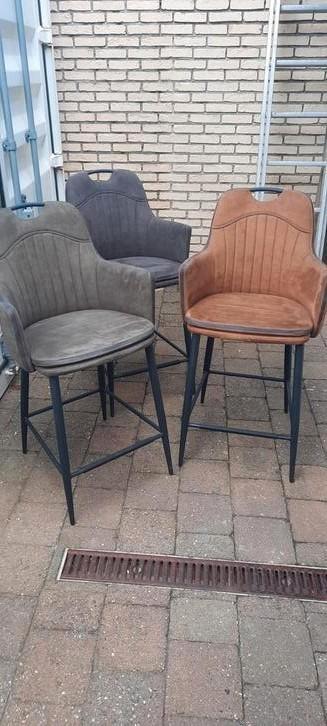 3 aparte barkrukken, Huis en Inrichting, Barkrukken, Gebruikt, 60 tot 90 cm, Metaal, 3 krukken, Met voetsteun, Ophalen