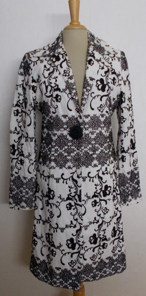 Prachtige jas met borduursels van Sophia Pigozzi! S/38, Kleding | Dames, Jassen | Winter, Zo goed als nieuw, Maat 38/40 (M), Zwart
