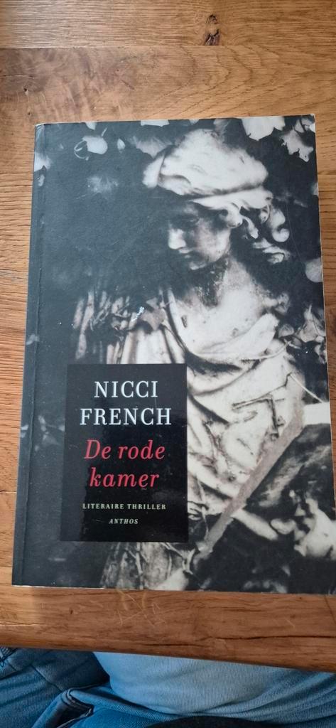 De Rode Kamer - Nicci French, Boeken, Thrillers, Gelezen, Ophalen of Verzenden