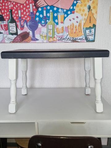 Zwart Wit Bankje / Krukje beschikbaar voor biedingen