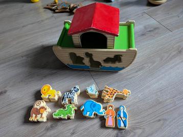 Houten Ark van Noach Vormenstoof beschikbaar voor biedingen