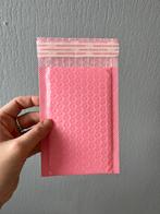 Roze envelop met bubbeltjes plastic, Envelop, Ophalen of Verzenden