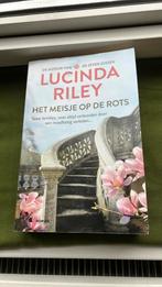 Lucinda Riley - Het meisje op de rotsen. Paperback, Boeken, Ophalen of Verzenden, Zo goed als nieuw, Lucinda Riley
