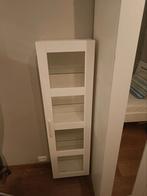 Kast hangend aan de muur, Ophalen