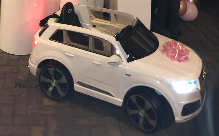Audi Q7 Elektrische Kinderauto – Zo goed als nieuw!, Kinderen en Baby's, Speelgoed | Buiten | Accuvoertuigen, Zo goed als nieuw