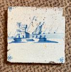 Antieke Delfts blauwe tegel, boten en een fort, Antiek en Kunst, Antiek | Wandborden en Tegels, Ophalen of Verzenden