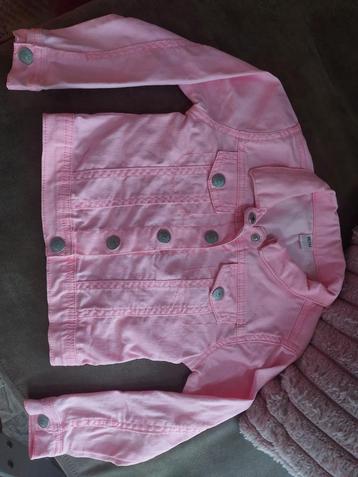 leuk roze spijkerjasje beschikbaar voor biedingen
