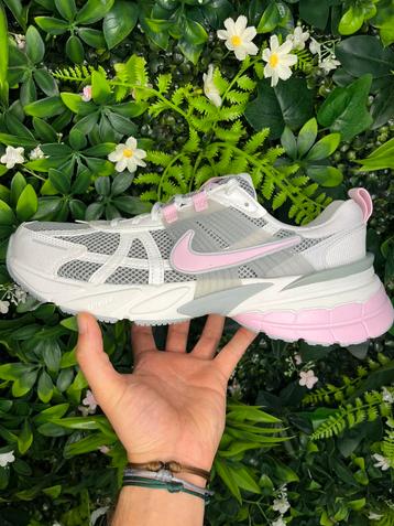 Nike V2K run Maat 44.5 - Nieuw beschikbaar voor biedingen