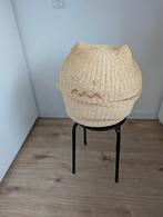 Grote rieten mand met deksel, Huis en Inrichting, Woonaccessoires | Schalen en Manden, Ophalen of Verzenden, Zo goed als nieuw
