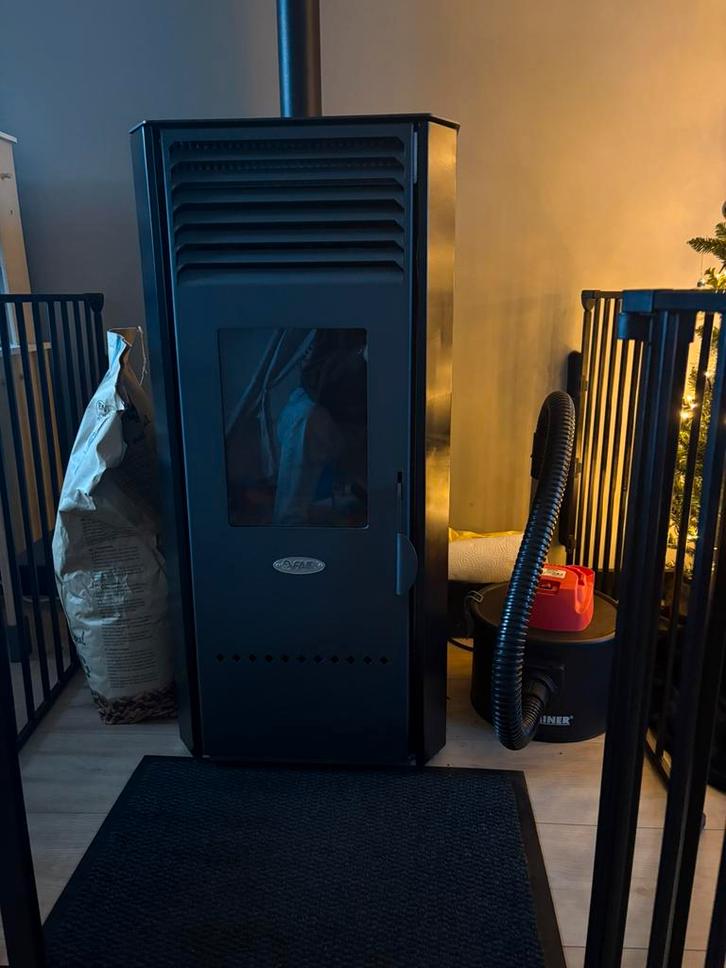 Pelletkachel te koop - goed werkend, Huis en Inrichting, Kachels, Zo goed als nieuw, Pelletkachel, Overige brandstoffen, Ophalen