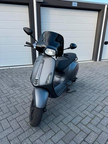 Vespa sprint brom beschikbaar voor biedingen