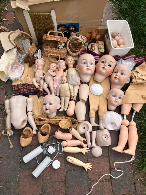 Heel veel poppenonderdelen, poppenhoofdjes, voetjes etc, Verzamelen, Poppen, Gebruikt, Pop, Ophalen of Verzenden