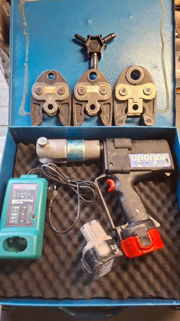 Uponor Up75 accu perstangen persmachine, Auto diversen, Autogereedschap, Zo goed als nieuw, Ophalen of Verzenden