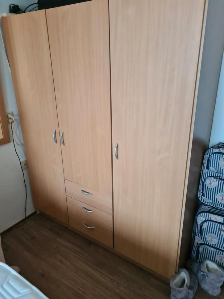 Gratis kast ivm kapotte onderdelen, Huis en Inrichting, Kasten | Kledingkasten, Ophalen of Verzenden