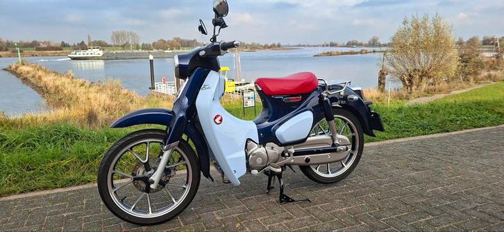 honda super cub c125 nieuwstaat! 2000km, Fietsen en Brommers, Brommers | Oldtimers, Ophalen of Verzenden